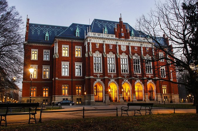 2-Hour City Walking Tour in Creepy Krakow - The Main Market Square and Its Unsettling Stories