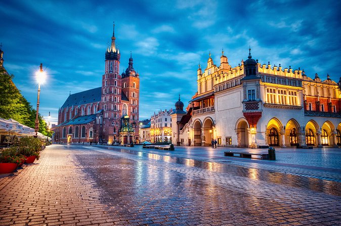 2-Hour City Walking Tour in Creepy Krakow - Wawel Dragon and the Walk’s Final Scene