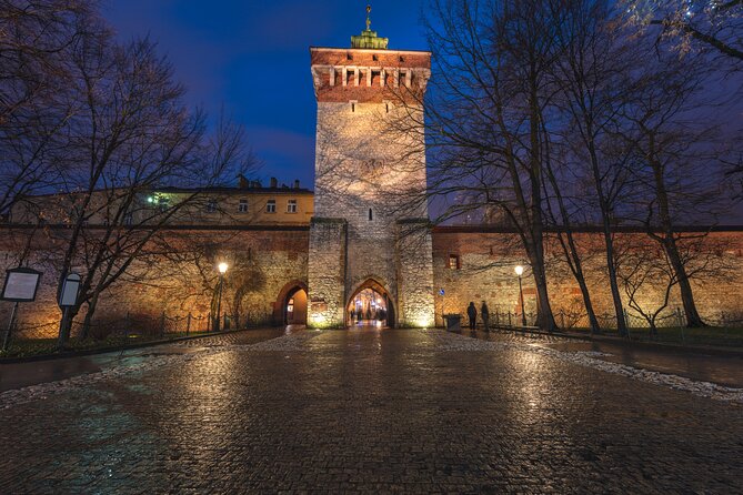 2-Hour City Walking Tour in Creepy Krakow - What the Guides Add to the Experience