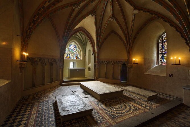 Aiport Gdansk Transfer to Malbork Castle or Stutthof - A private group changes the value calculation