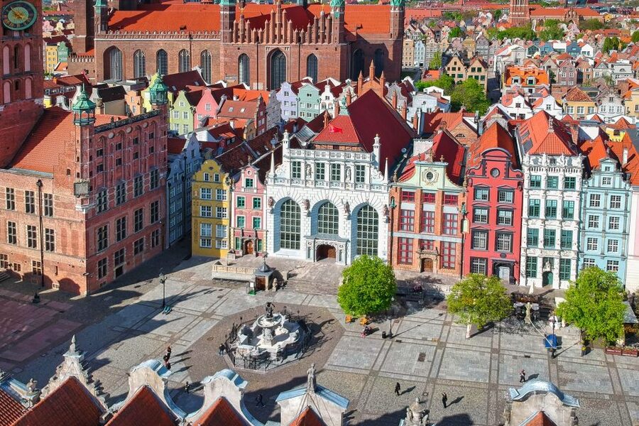 Artus Court and Gdansk Old Town Private Tour with Tickets - Neptune Fountain and the stories behind the stone