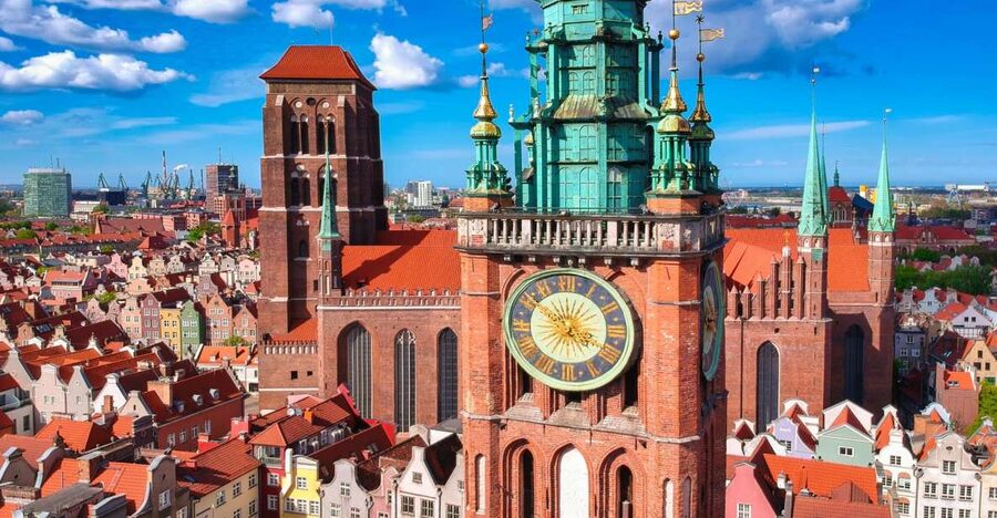 Artus Court and Gdansk Old Town Private Tour with Tickets - St. Mary’s Church and the scale of Gdansk