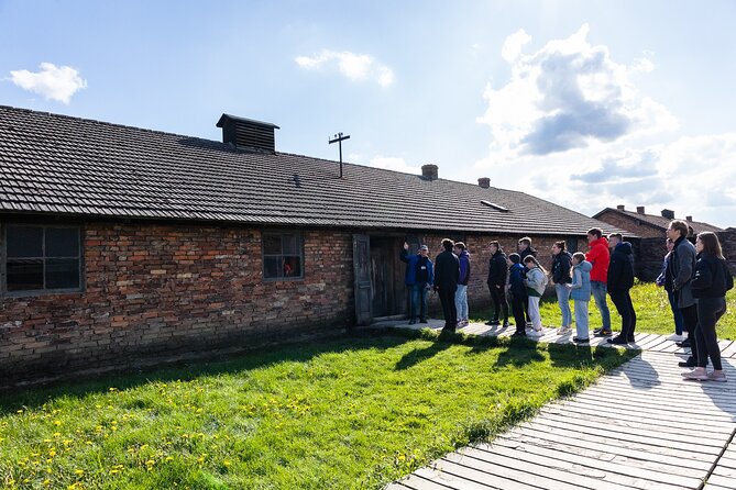 Auschwitz-Birkenau: Day Trip & Transfer from Kraków - Getting from Birkenau to Auschwitz I