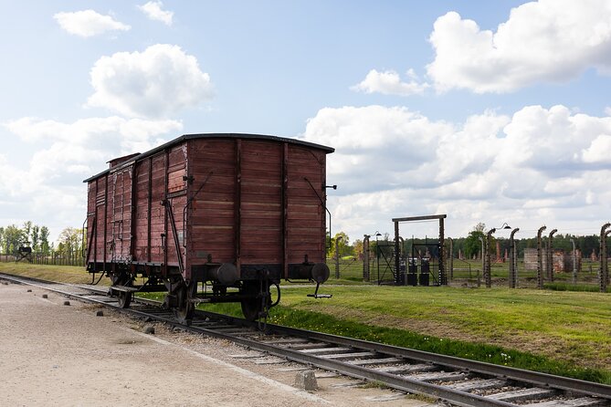 Auschwitz-Birkenau: Day Trip & Transfer from Kraków - Auschwitz I and the permanent exhibitions