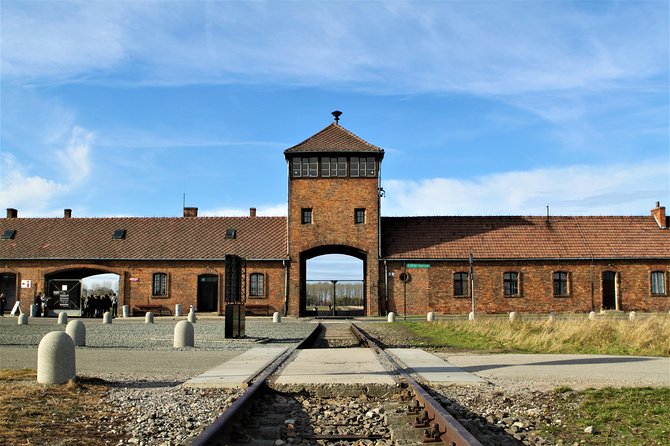 Auschwitz & Birkenau English guided tour by private transport from Katowice - The drive from your Katowice accommodation