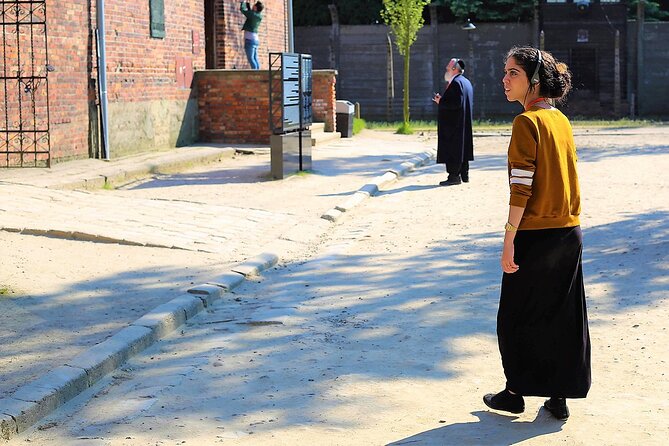 Auschwitz Birkenau: Live-Guided Tour with Transportation and Hotel Pickup - Why the museum entry process needs a warning