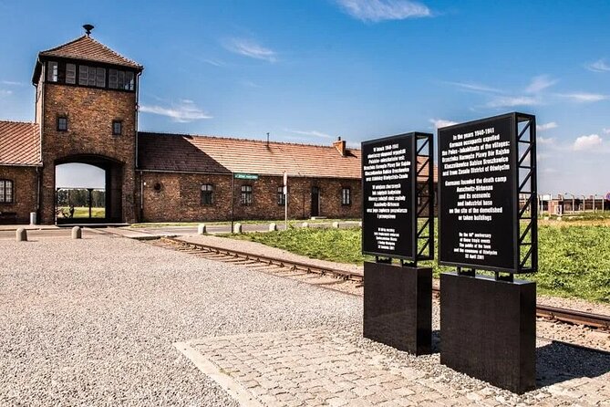 Auschwitz-Birkenau & Salt Mine Day tour - Key points at a glance