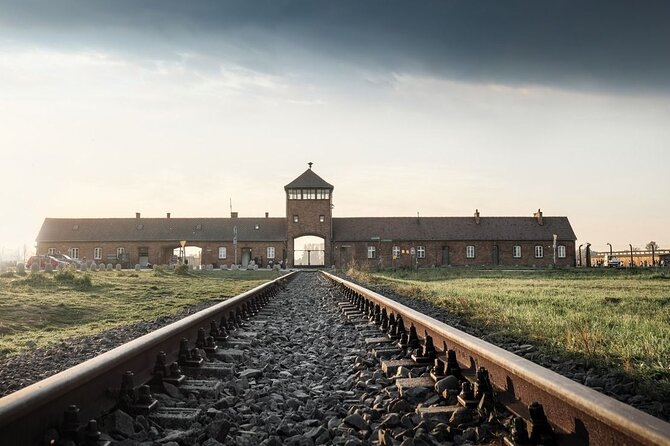 Auschwitz-Birkenau & Salt Mine Day tour - Auschwitz I: the first two hours