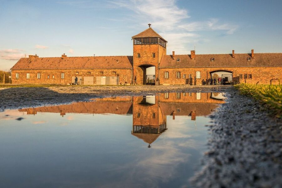 Auschwitz-Birkenau: Skip-the-Line Entry Ticket & Guided Tour - The break and the move to Birkenau