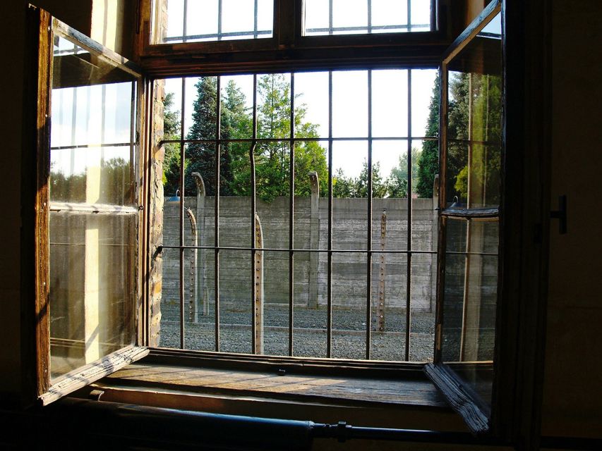Auschwitz-Birkenau Tour from Katowice with Private Transfers - Entering Auschwitz I