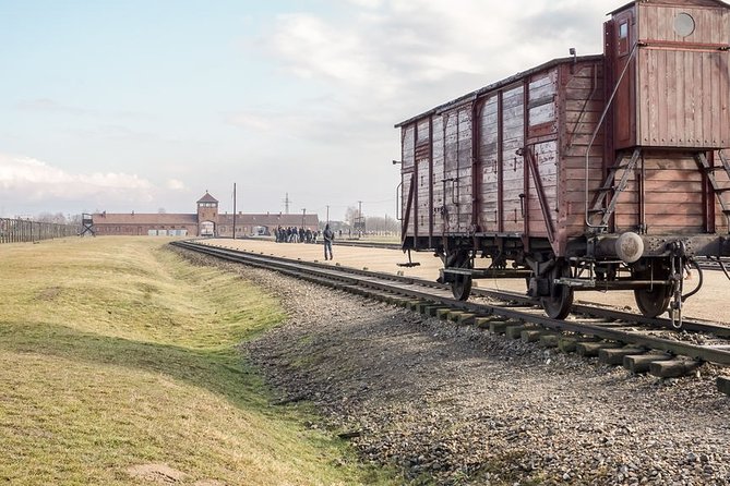 Auschwitz-Birkenau Tour Guide and Jewish museum and synagogue - Lunch, Coffee, and the Real Value of the Price