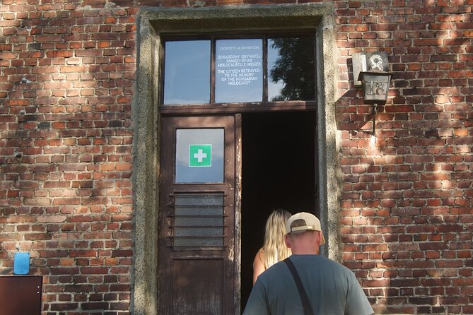 Auschwitz-Birkenau Tour with Transfer - Waiting, queues, and the risk of a rushed visit
