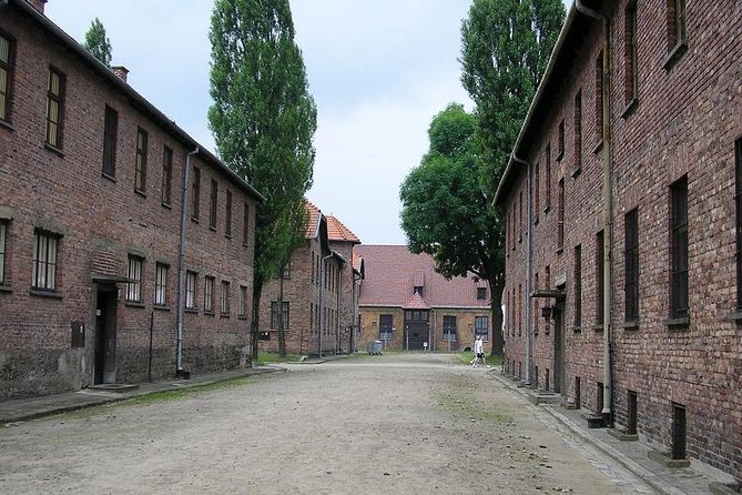Auschwitz Guided Tour - Arriving at Auschwitz I