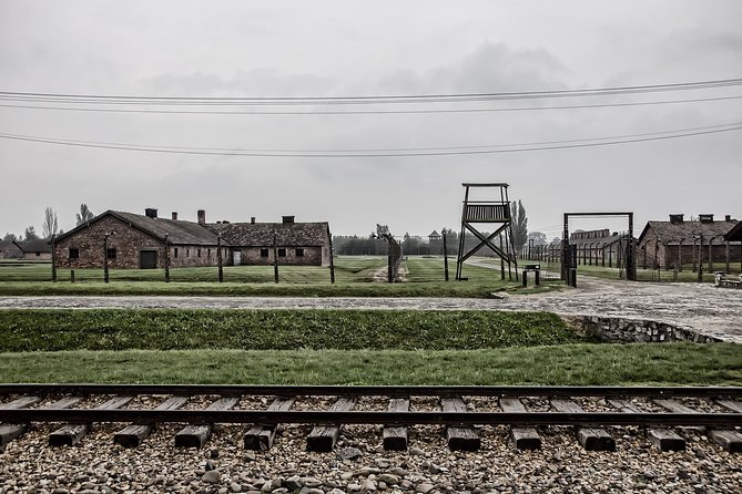 Auschwitz Private Tour - Auschwitz I: exhibitions, jail, and the Wall of Death