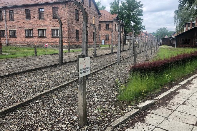 Auschwitz Trip From Krakow - English Speaking Guided Tour - Arriving at Auschwitz I