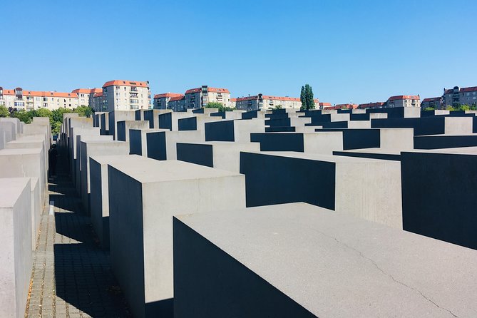 Berlin Day Tour from Wroclaw - Brandenburg Gate gives the walk a strong beginning