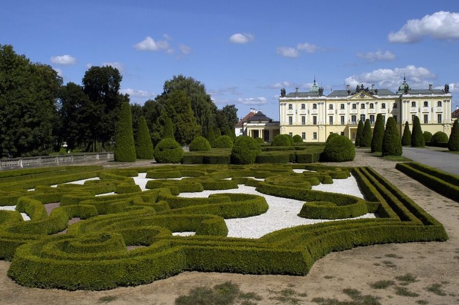 Bialystok Old Town Highlights Private Walking Tour - Griffin Gate and the three-hour upgrade
