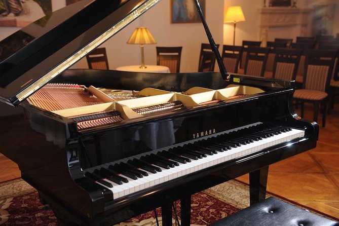 Chopin Piano Concert at Chopin Gallery with a Glass of Wine - Why this short Chopin recital works so well