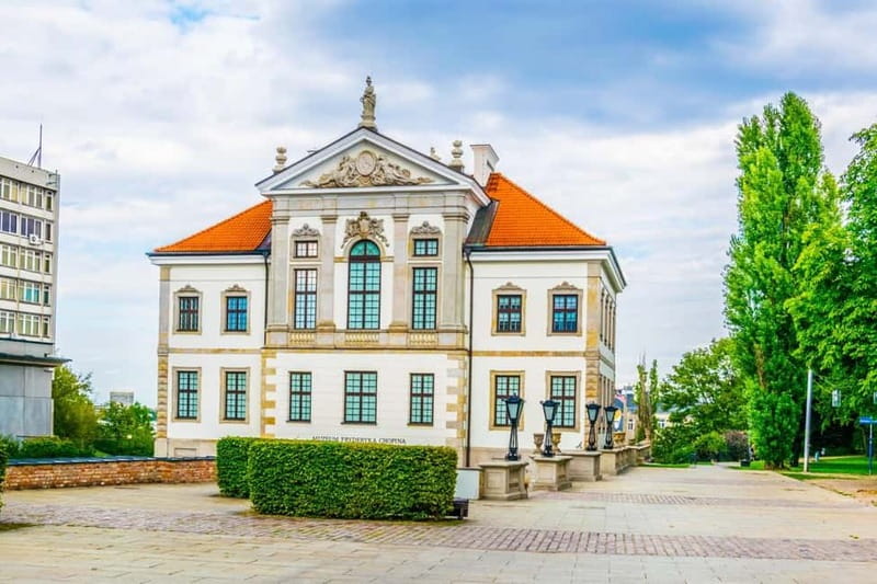 Chopin Tour in Warsaw with Skip-the-line Museum & Concert - Holy Cross Church and Chopin’s heart