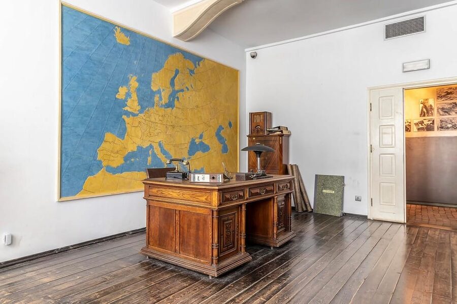 Cracow: Guided Tour of Schindler's Factory & Jewish Ghetto - Inside the exhibition Krakow Under Nazi Occupation
