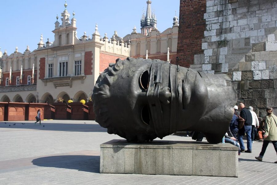 Cracow's Old Town sightseeing & St. Mary's Basilica Visit - Entering St. Mary’s Basilica and seeing Veit Stoss’s altar