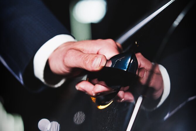 Cracow to airport transfer by Luxurious VIP limo - A polished way to begin or finish your Kraków trip