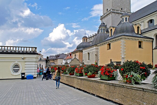 Częstochowa Black Madonna and Lagiewniki Tour from Krakow - Entering Jasna Góra and meeting the Black Madonna