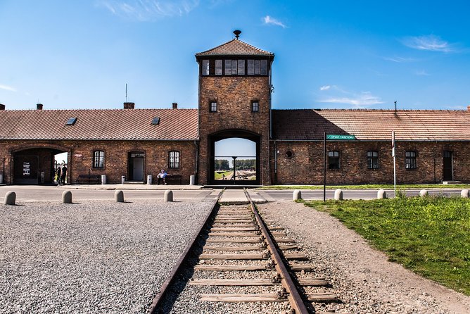 Day Trip: Auschwitz-Birkenau and Wieliczka Salt Mine from Krakow - Early pickup and the ride from Krakow