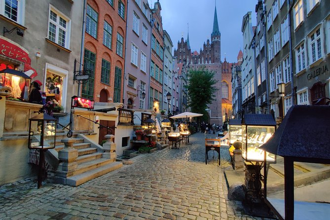 First Time in Gdańsk? Private Tour of Old Gdańsk’s Highlights - Starting at the Prison Tower and entering Main Town