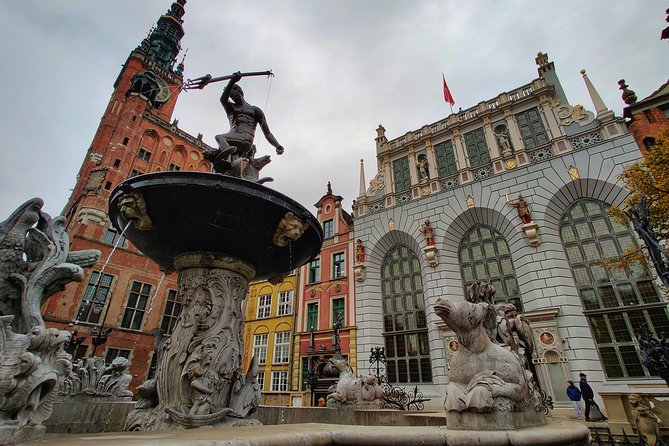 First Time in Gdańsk? Private Tour of Old Gdańsk’s Highlights - Mariacka Street and the atmosphere of old Gdańsk