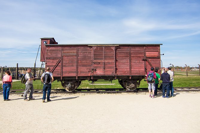 From Cracow: Auschwitz- Birkenau Tour with transportation - What this Krakow to Auschwitz tour really offers