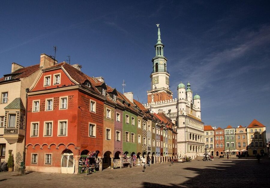 From Golden Age to Fall and Rebirth of Poland - What the guide adds to the experience