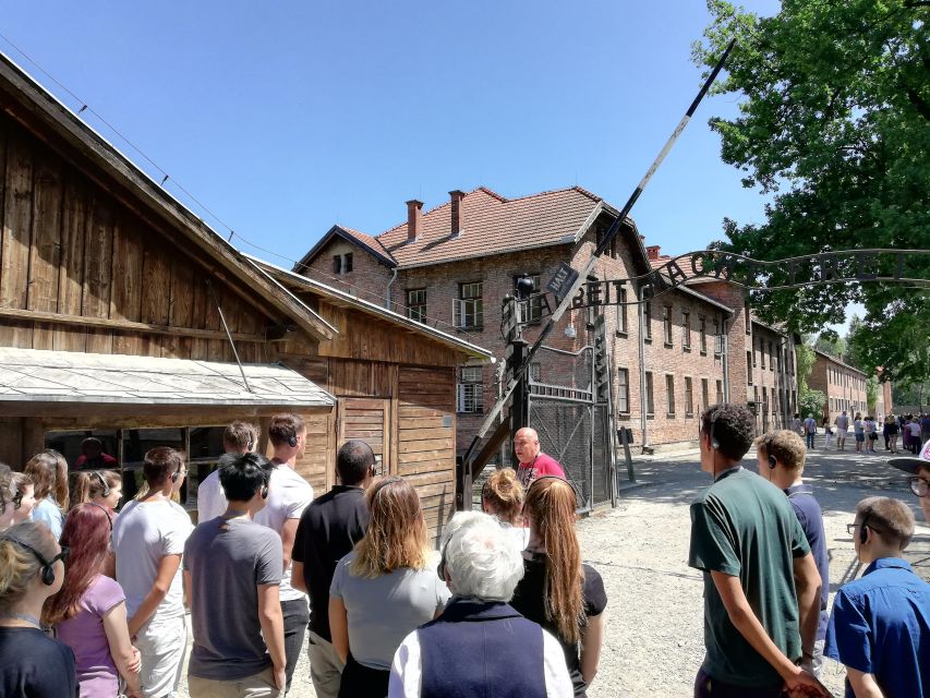 From Krakow: Auschwitz and Wieliczka Salt Mine Full-Day Trip - The lunch break and the practical middle of the day