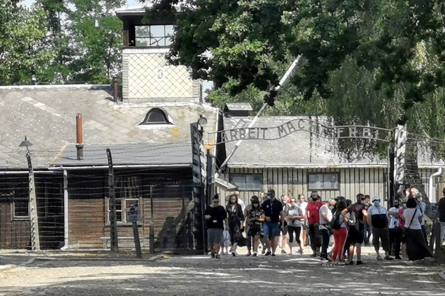 From Krakow: Auschwitz-Birkenau Camp Complex Guided Day Trip - Memorials and time for reflection