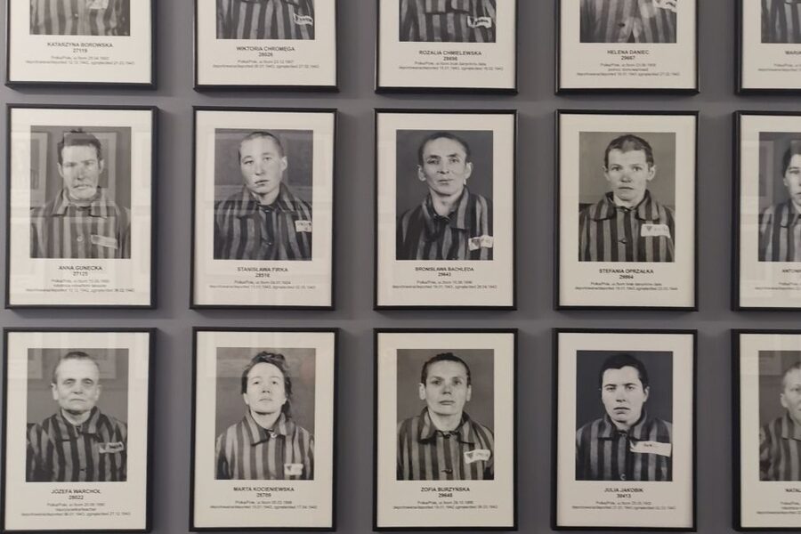 From Krakow: Auschwitz-Birkenau Camp Complex Guided Day Trip - Leaving Krakow for the former main camp