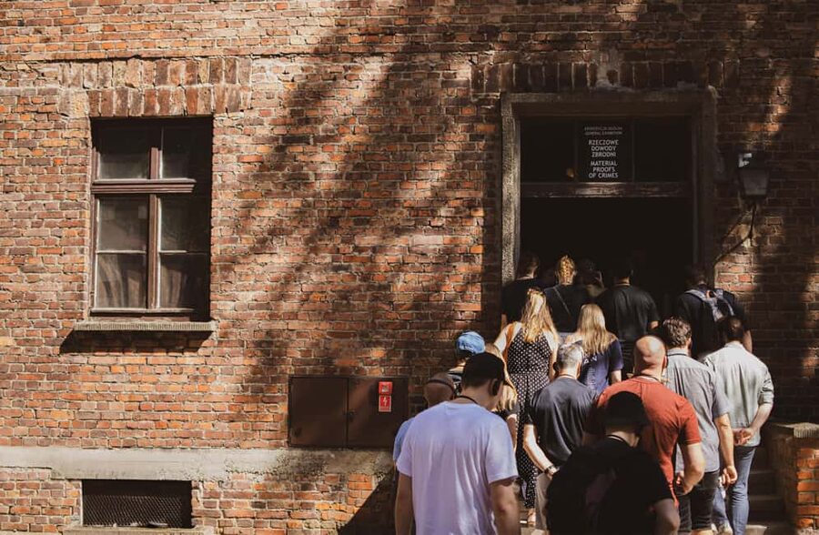 From Krakow: Auschwitz-Birkenau Guided Tour & Pickup - The 90-minute bus ride from Krakow to Oświęcim