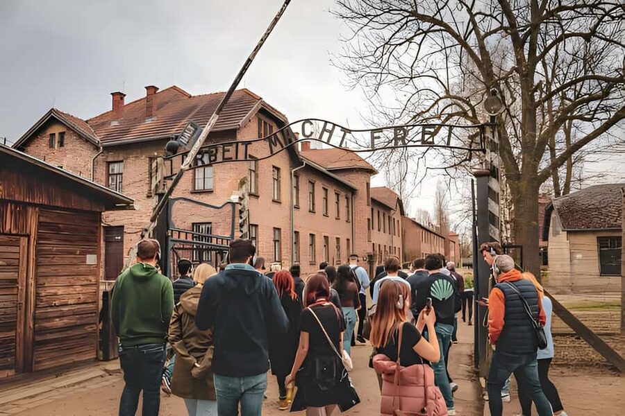 From Krakow: Auschwitz & Birkenau Guided Tour with Pick up - Why this Auschwitz tour works well from Krakow