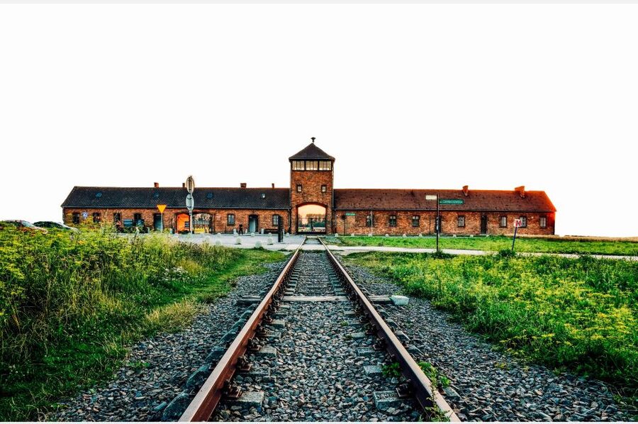 From Krakow: Auschwitz-Birkenau & Schindler's Factory Tour - The 50-minute break in Podgórze