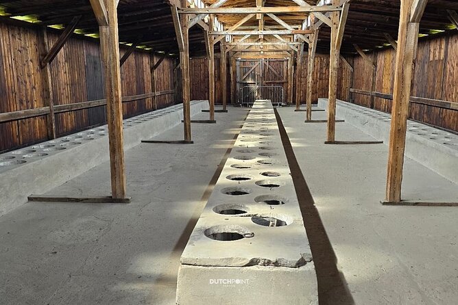 from Kraków: Auschwitz excursion with guaranteed Dutch guide - The transfer to Birkenau and the Judenrampe