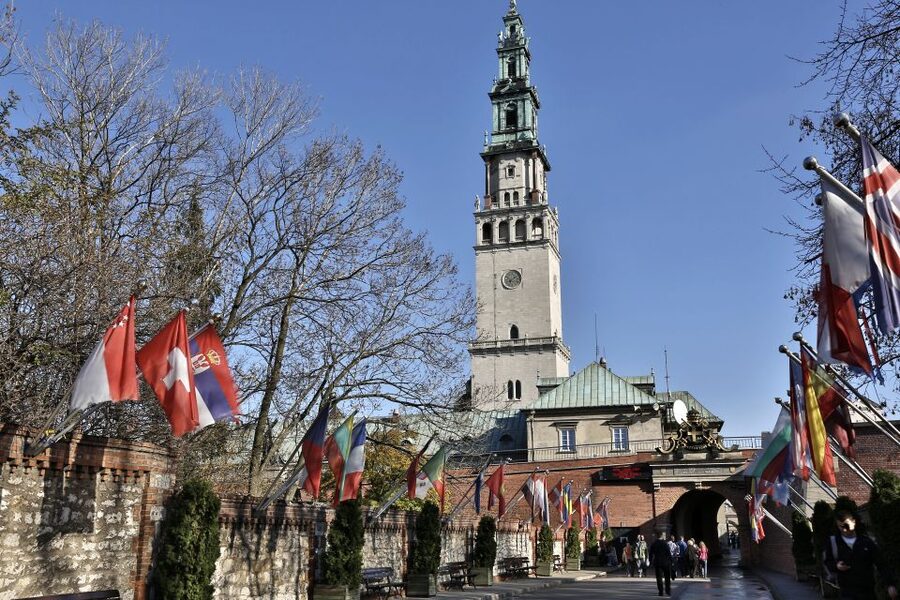 From Krakow: Czestochowa - The Black Madonna - Museum and Treasury: what your free time can add