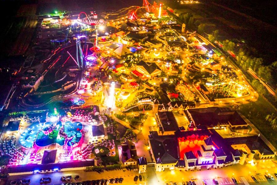 From Kraków: Energylandia Amusement Park Transfer and Entry - Winter Season Special: useful seasonal variety