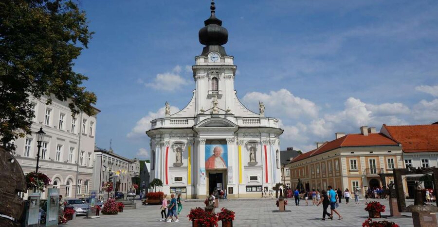 From Krakow: Full-Day Wadowice & Czestochowa Tour - Why these two towns belong on the same day