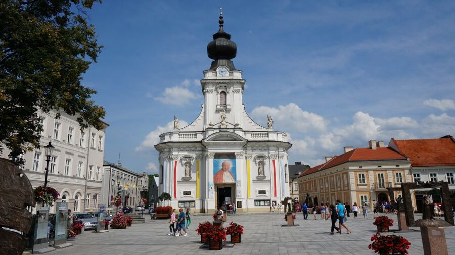 From Krakow: Full-Day Wadowice & Czestochowa Tour - The road to Czestochowa and Jasna Gora