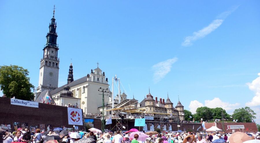 From Krakow: Full-Day Wadowice & Czestochowa Tour - Guides and the personal side of the tour