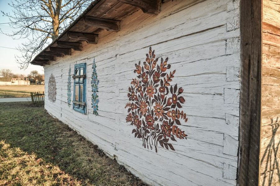 From Krakow: Guided Tour of Zalipie - Entering Zalipie and its flower-painted homes