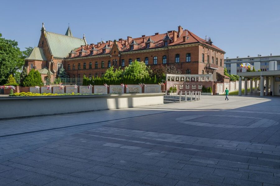 From Krakow: Wadowice & Sanctuary of Divine Mercy Tour - Guide quality and the personal touch