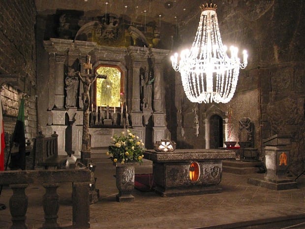 From Kraków: Wieliczka Salt Mine Guided Tour with Transport - Walking down 800 steps into the mine