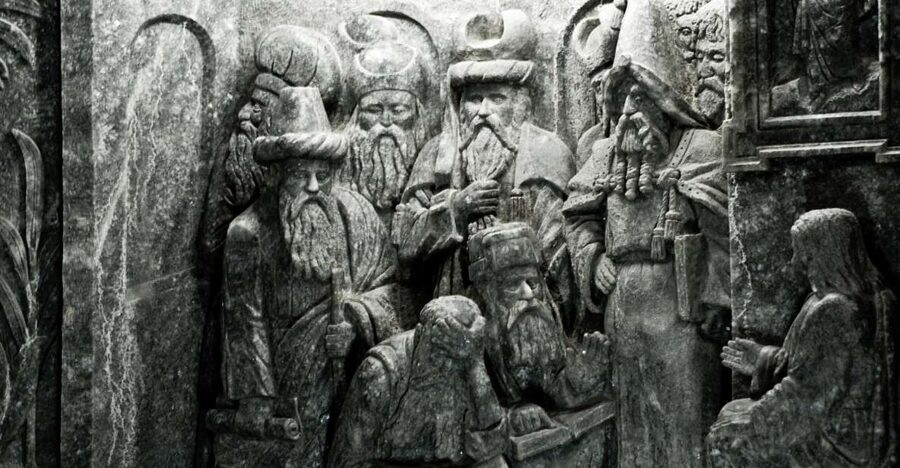 From Krakow: Wieliczka Salt Mine Half-Day Guided Tour - Going underground through the historic mine