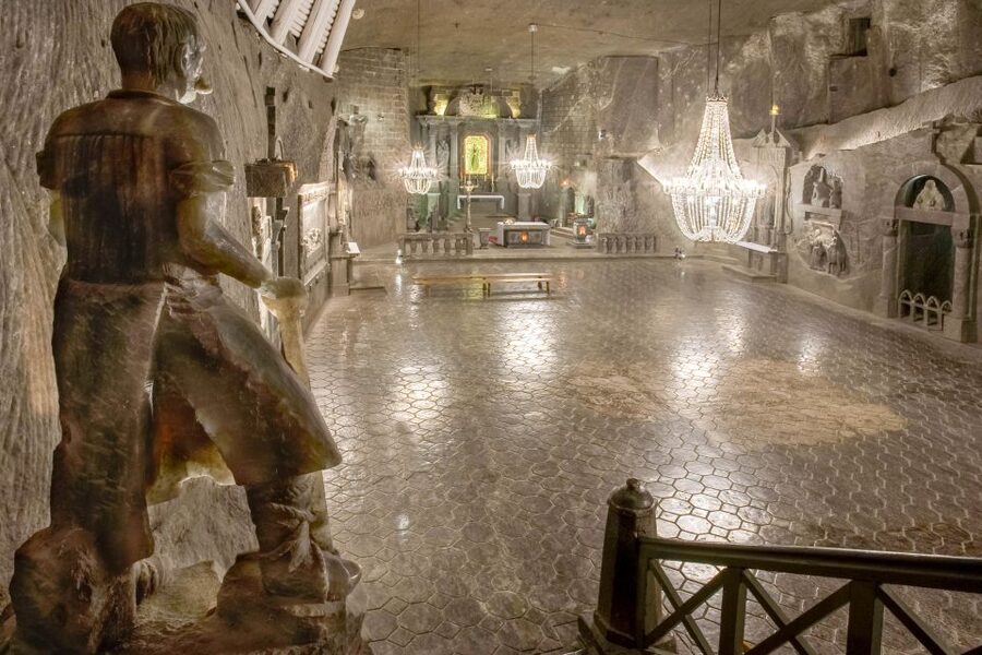 From Krakow: Wieliczka Salt Mine Tour - The salt chapels and the famous underground hall