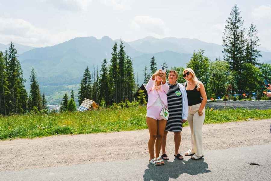 From Kraków: Zakopane & Chochołów A Wooden Jewel of Podhale - The road south from Kraków